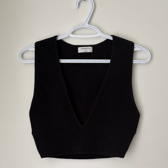 Babaton Sculpt Deep V Crop Top - Picture 2 of 4